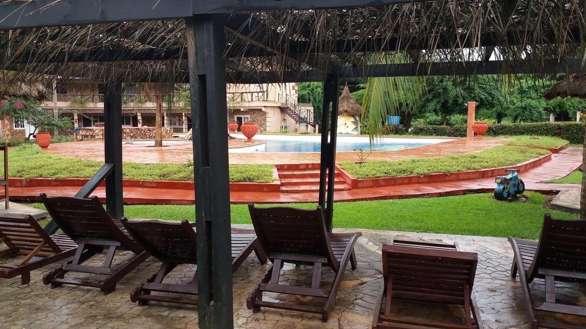 อฟริกิโก ริเวอร์ ฟรอนท์ รีสอร์ต Hotel Akosombo ภายนอก รูปภาพ