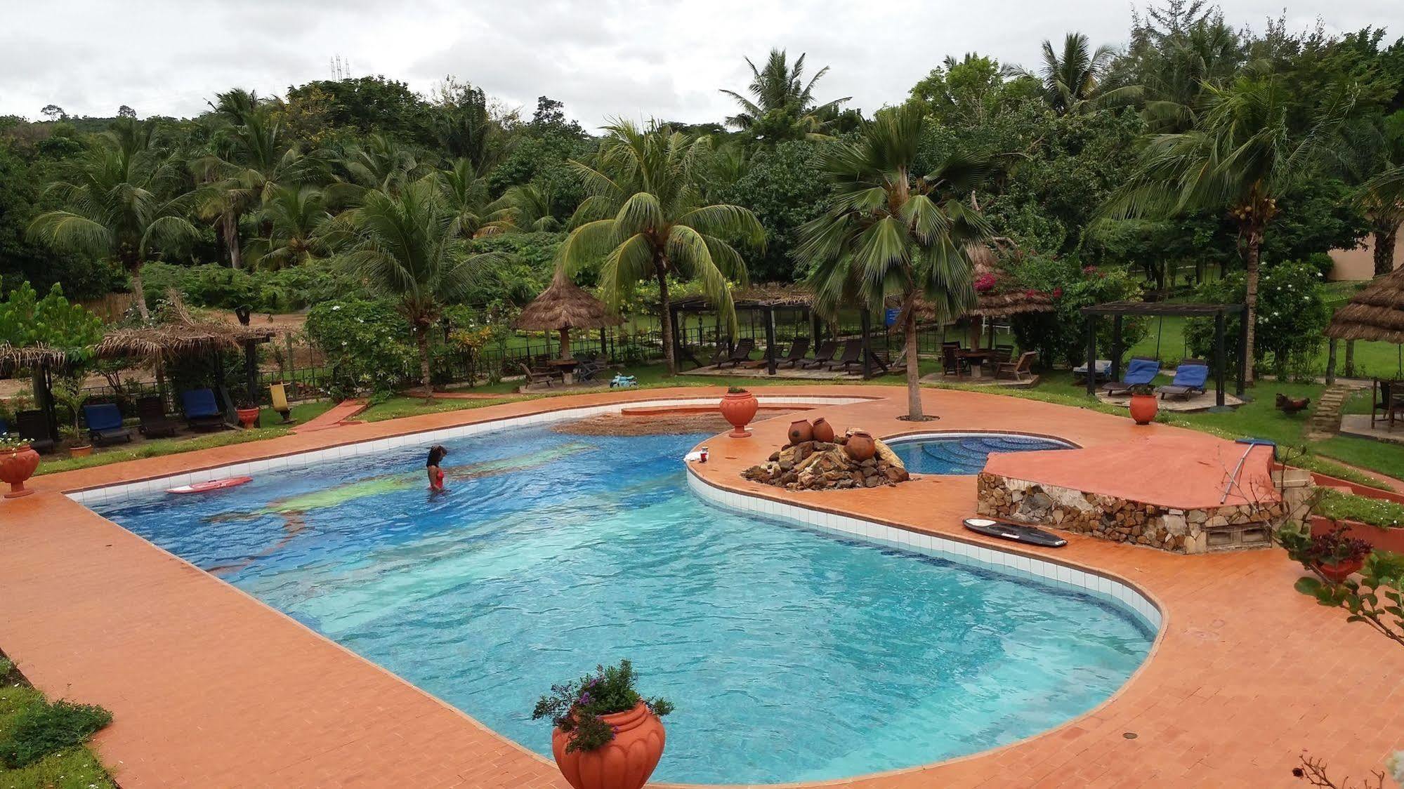 อฟริกิโก ริเวอร์ ฟรอนท์ รีสอร์ต Hotel Akosombo ภายนอก รูปภาพ