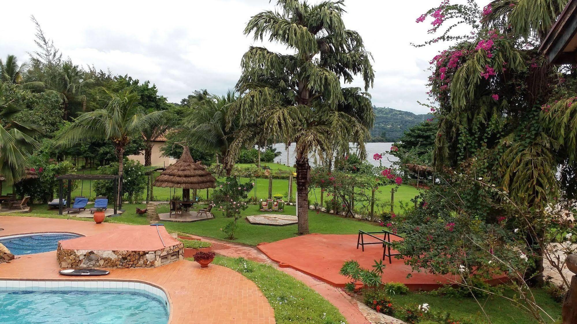 อฟริกิโก ริเวอร์ ฟรอนท์ รีสอร์ต Hotel Akosombo ภายนอก รูปภาพ