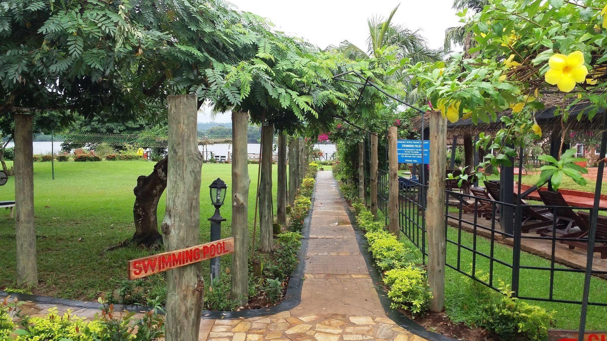 อฟริกิโก ริเวอร์ ฟรอนท์ รีสอร์ต Hotel Akosombo ภายนอก รูปภาพ